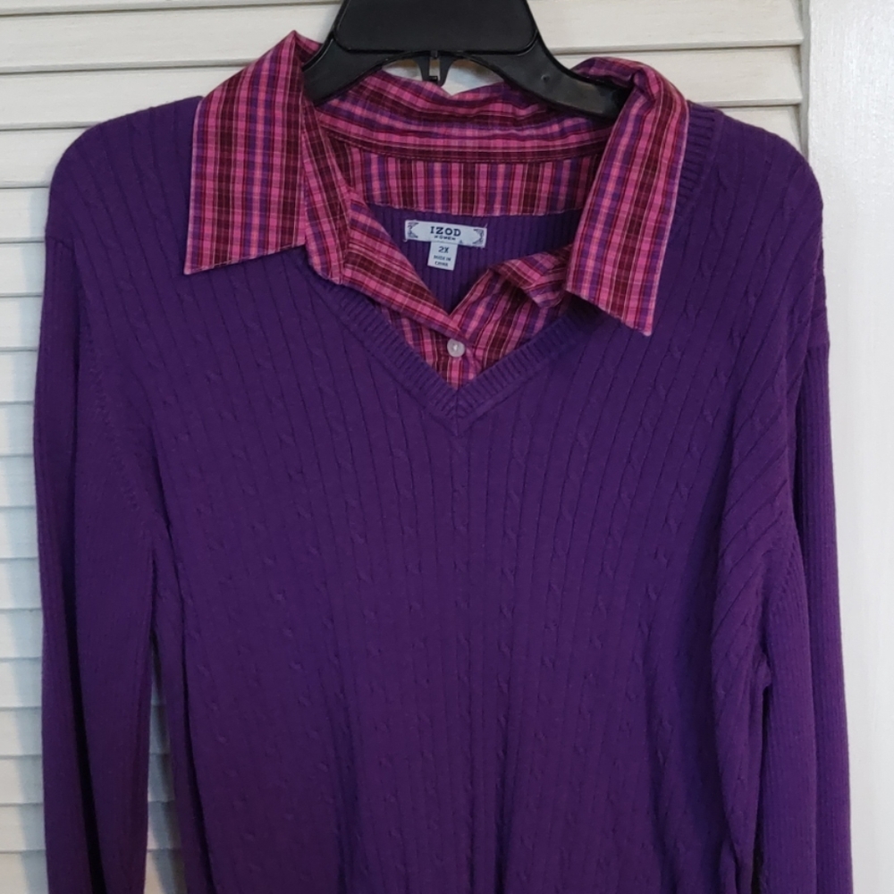 Izod 2x. Never worn blouse with pink plaid collar.